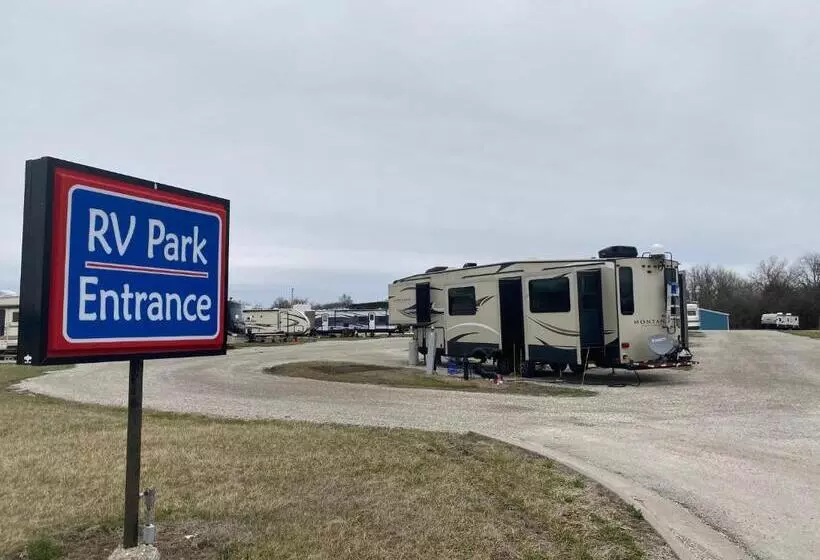 Garnett Hotel & Rv Park