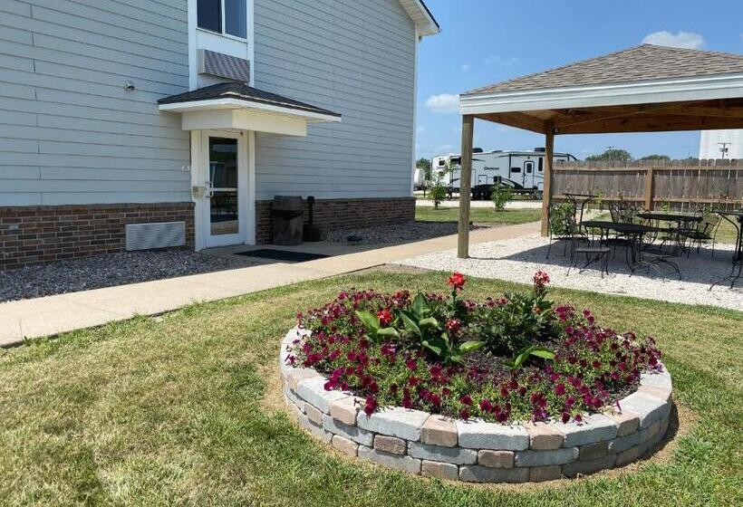 Garnett Hotel & Rv Park