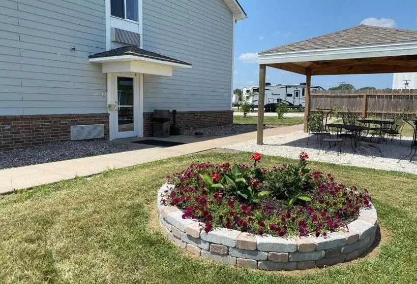 Garnett Hotel & Rv Park