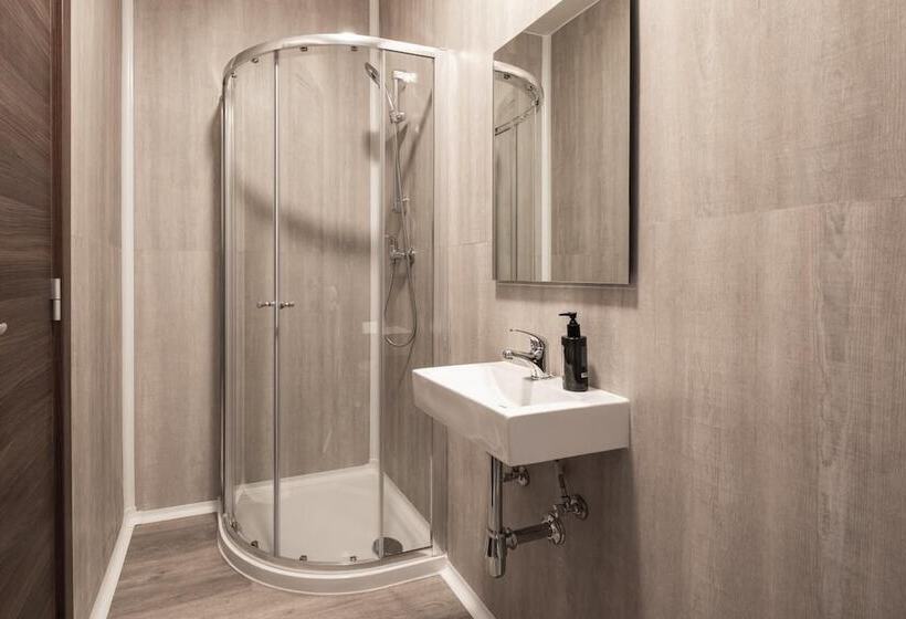 پانسیون C Est La Vie