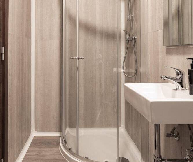 پانسیون C Est La Vie