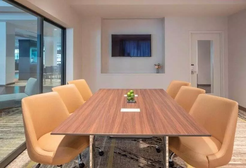 Hotelli Towneplace Suites By Marriott Thousand Oaks Agoura Hills