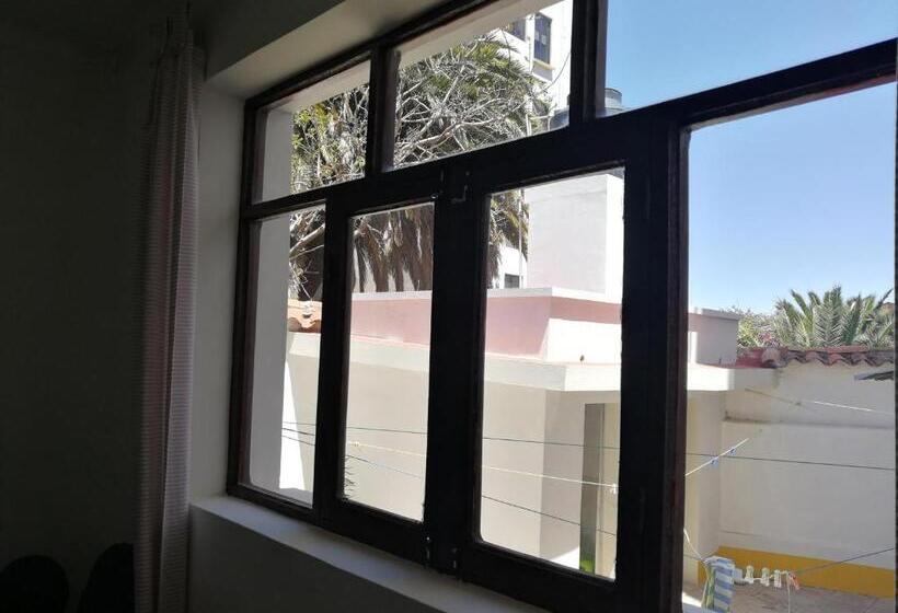 تختخواب و صبحانه Charlies Place