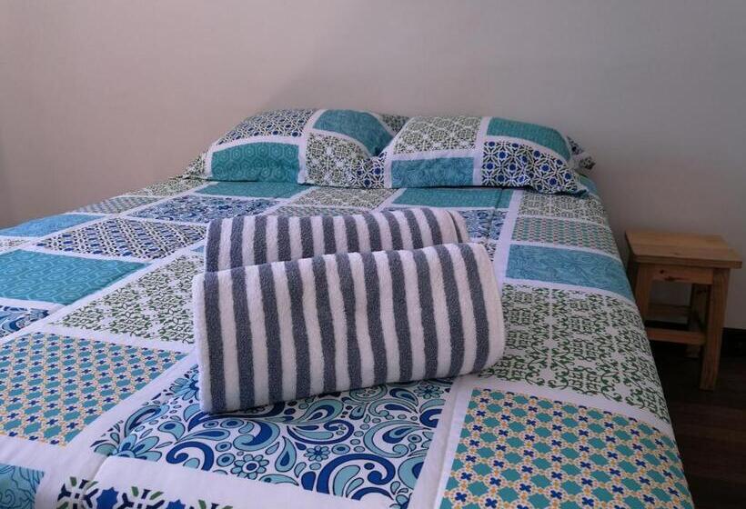 تختخواب و صبحانه Charlies Place