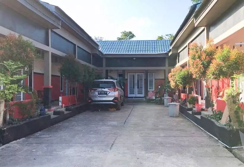 ペンション Reddoorz @ Simpang Lima Jupiter