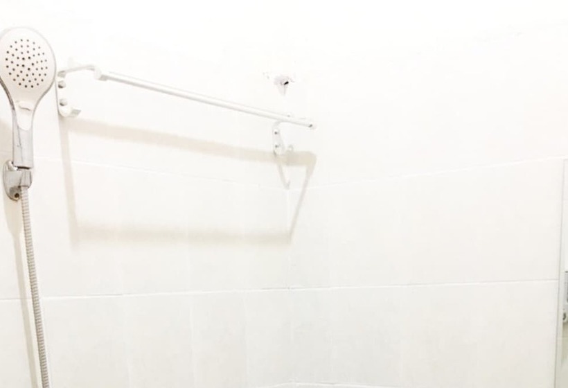 פנסיון Reddoorz @ Simpang Lima Jupiter