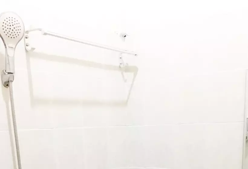 ペンション Reddoorz @ Simpang Lima Jupiter