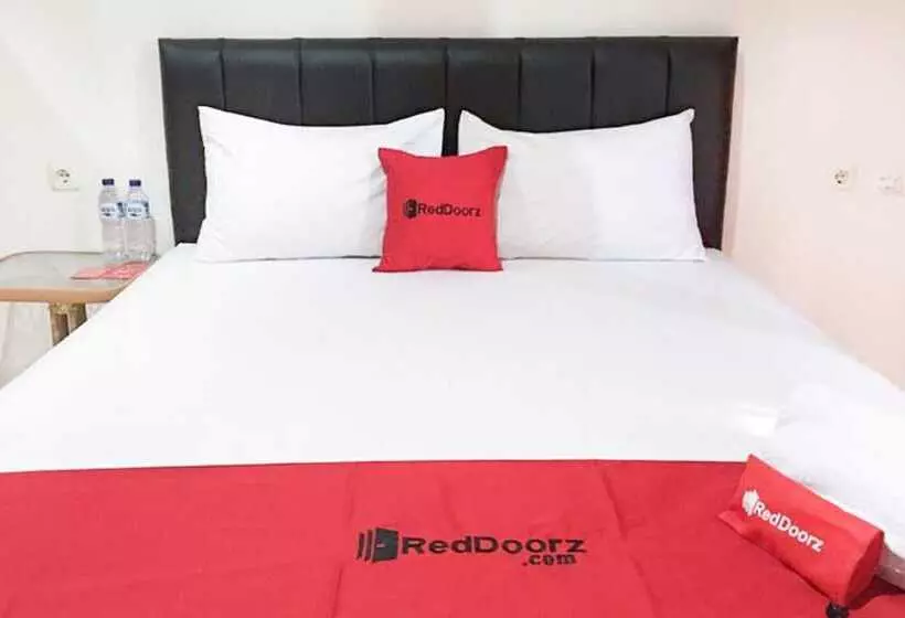 ペンション Reddoorz @ Simpang Lima Jupiter