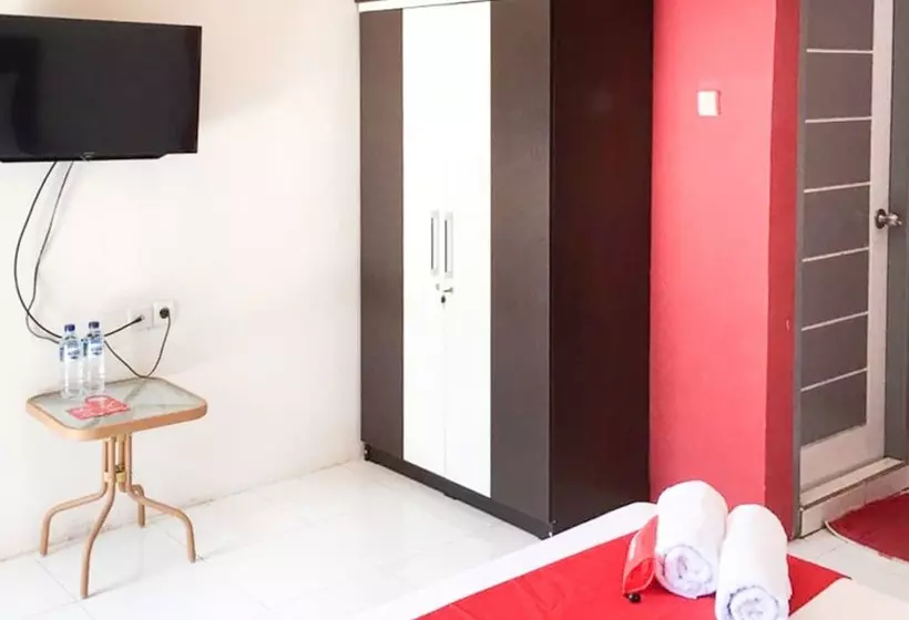 ペンション Reddoorz @ Simpang Lima Jupiter