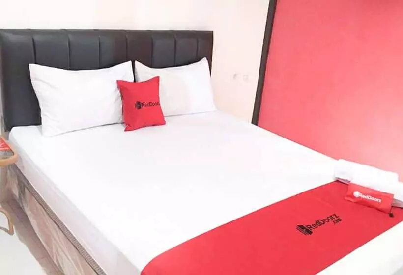 ペンション Reddoorz @ Simpang Lima Jupiter