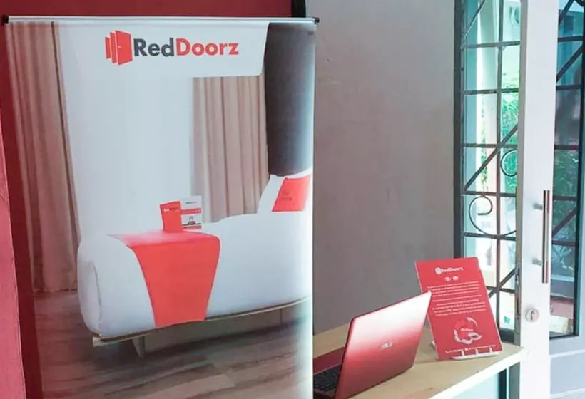 ペンション Reddoorz @ Simpang Lima Jupiter