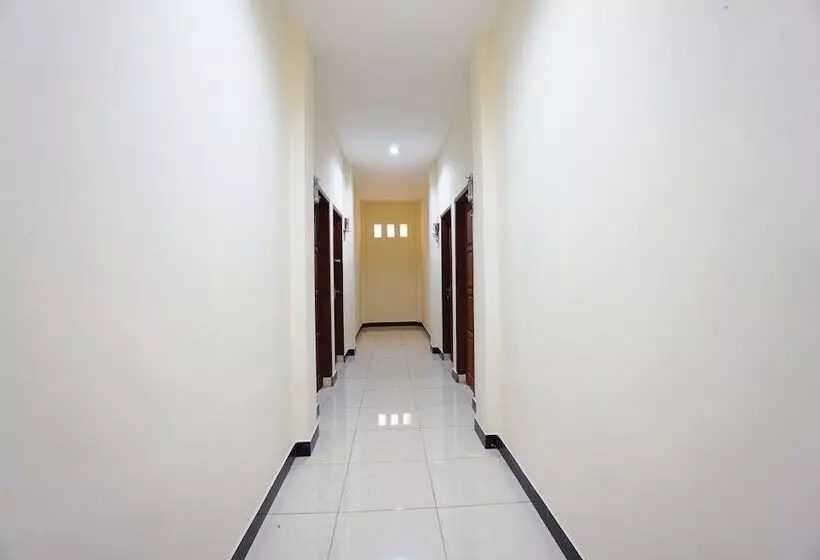 ホテル Oyo 1292 Lieke Residence