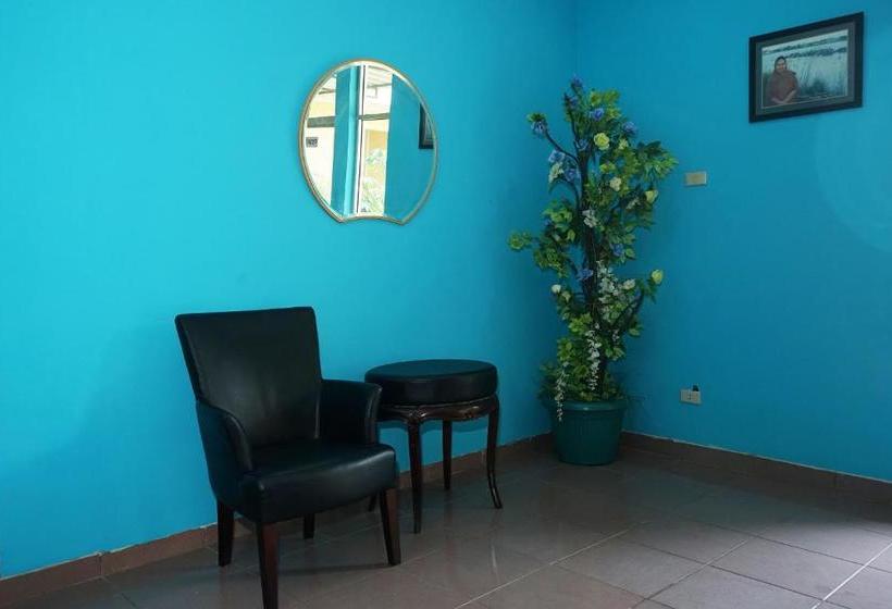 בית מלון כפרי Oyo 923 Penginapan Balai Sultan