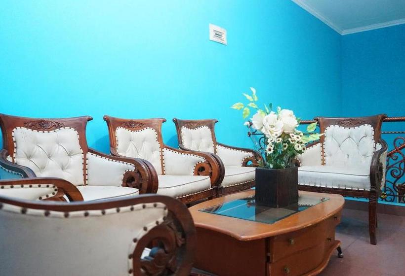 בית מלון כפרי Oyo 923 Penginapan Balai Sultan