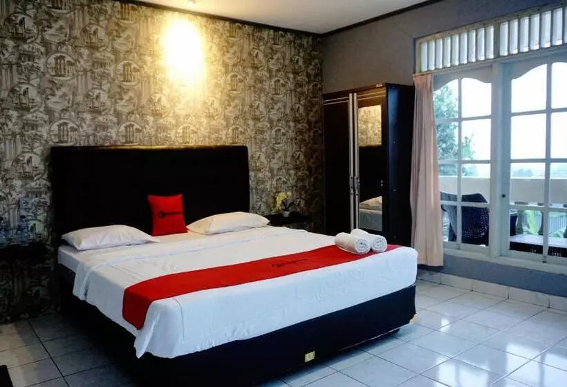 ペンション Residences By Reddoorz Near Taman Safari