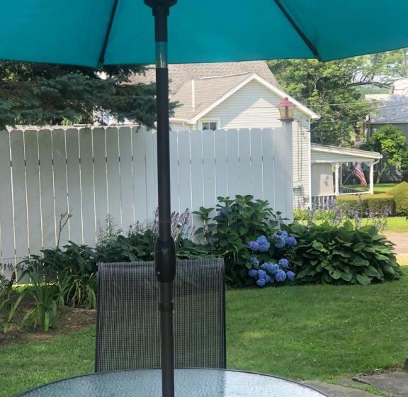 Bed and Breakfast Ottaway Inn Llc