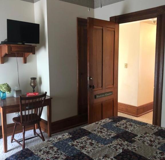 Bed and Breakfast Ottaway Inn Llc