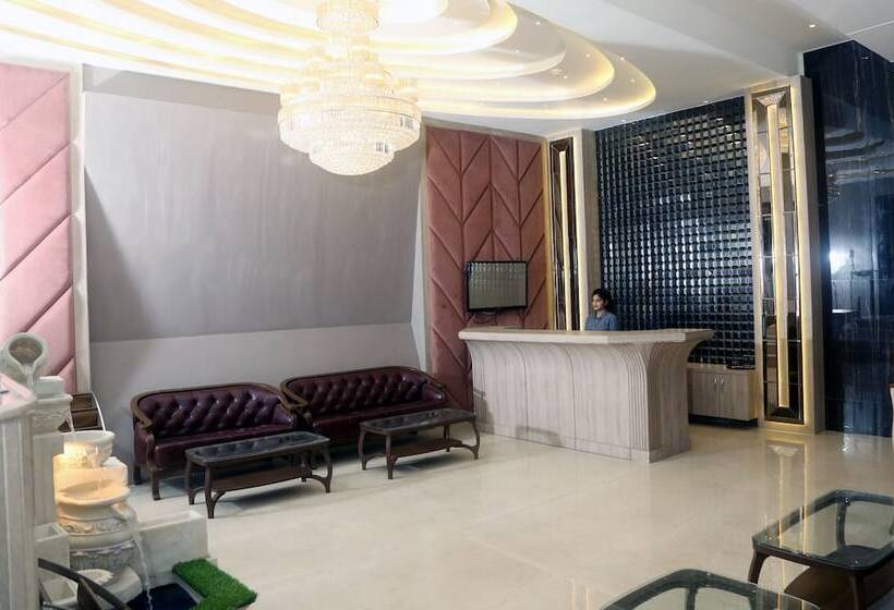 호텔 Om Clarks Inn Raebareli