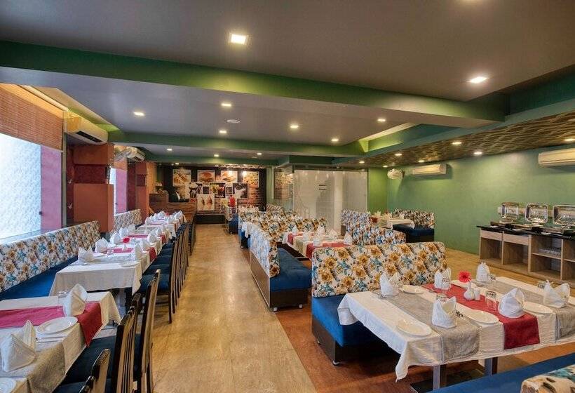 호텔 Om Clarks Inn Raebareli