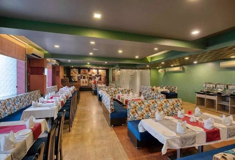 Hotelli Om Clarks Inn Raebareli