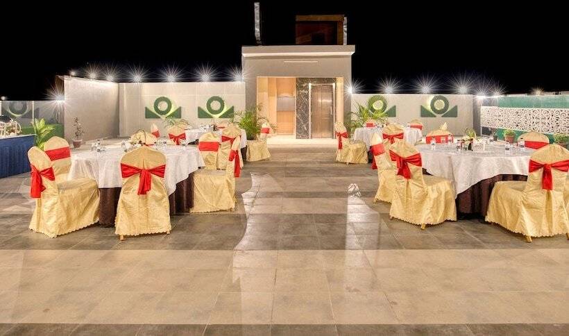 호텔 Om Clarks Inn Raebareli