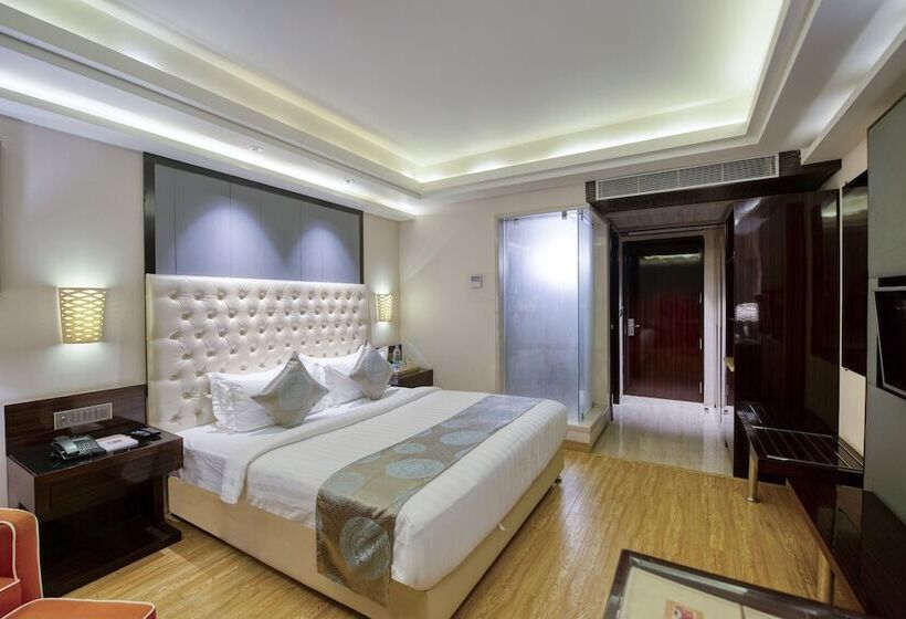 호텔 Om Clarks Inn Raebareli