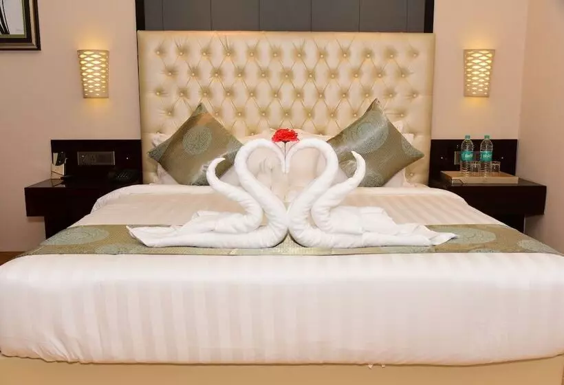 Hotelli Om Clarks Inn Raebareli