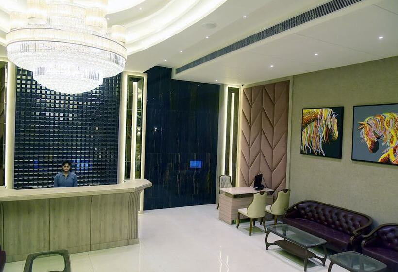 호텔 Om Clarks Inn Raebareli