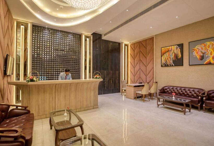 호텔 Om Clarks Inn Raebareli