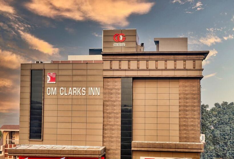 호텔 Om Clarks Inn Raebareli