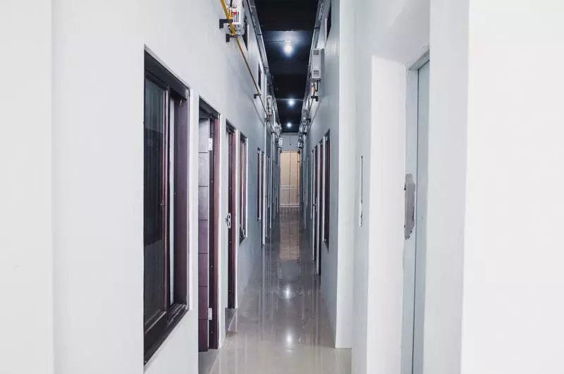 ホテル Reddoorz Near Hayam Wuruk