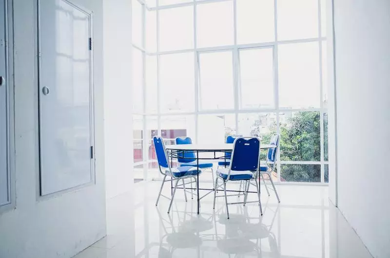 ホテル Reddoorz Near Hayam Wuruk