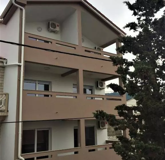 هتل Apartments Orhideja
