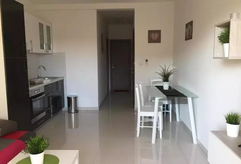 هتل Apartments Orhideja