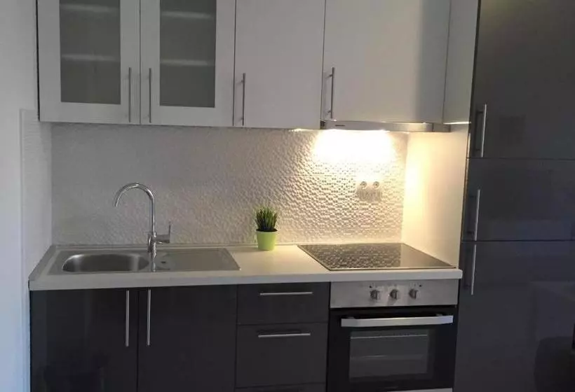 هتل Apartments Orhideja