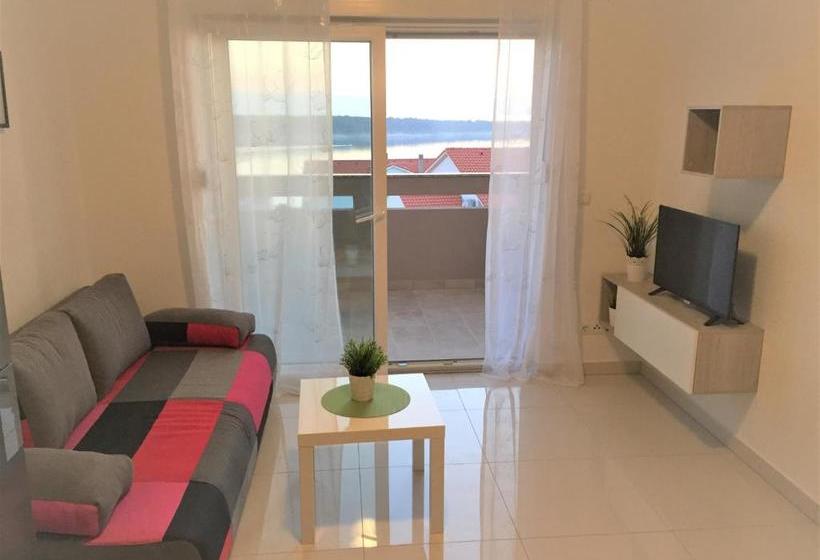 בית מלון כפרי Apartments Orhideja