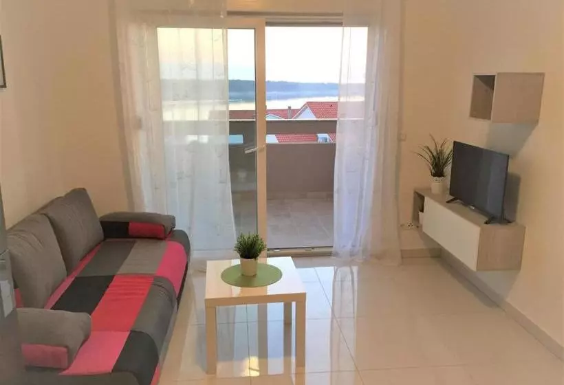هتل Apartments Orhideja