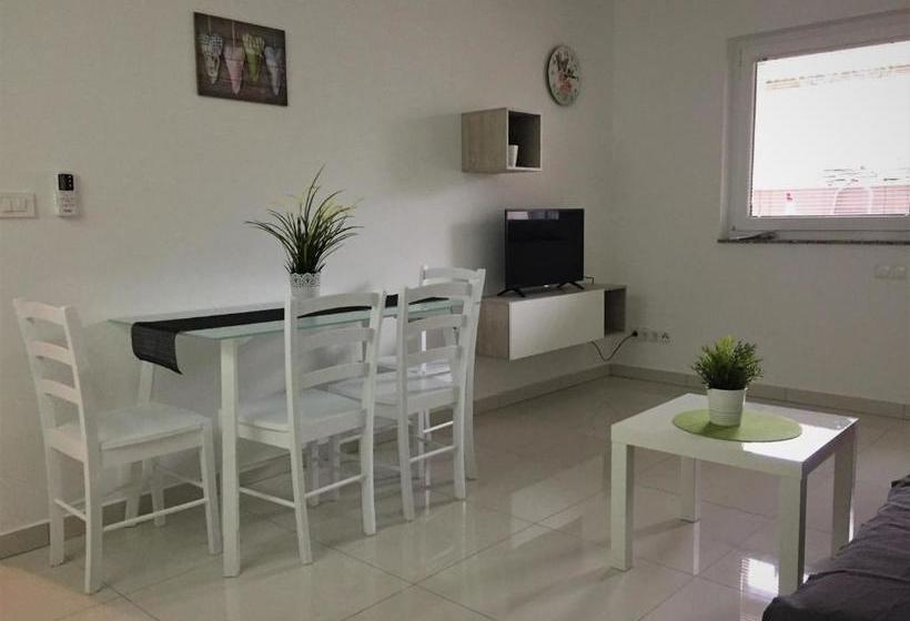 בית מלון כפרי Apartments Orhideja