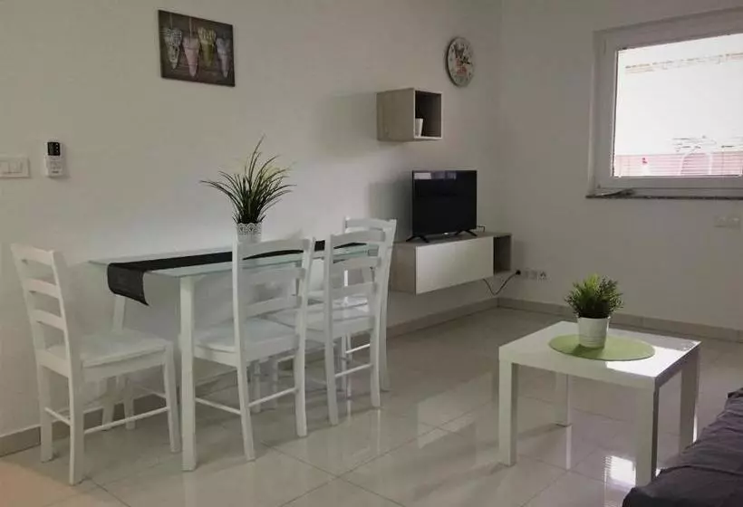 هتل Apartments Orhideja