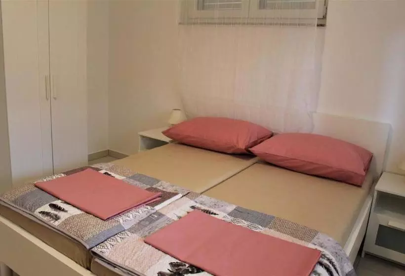هتل Apartments Orhideja