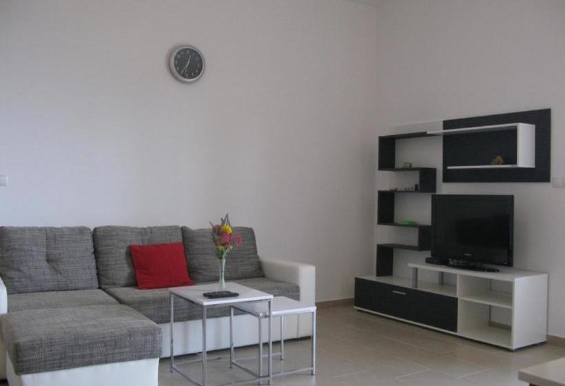 בית מלון כפרי Apartments Orhideja