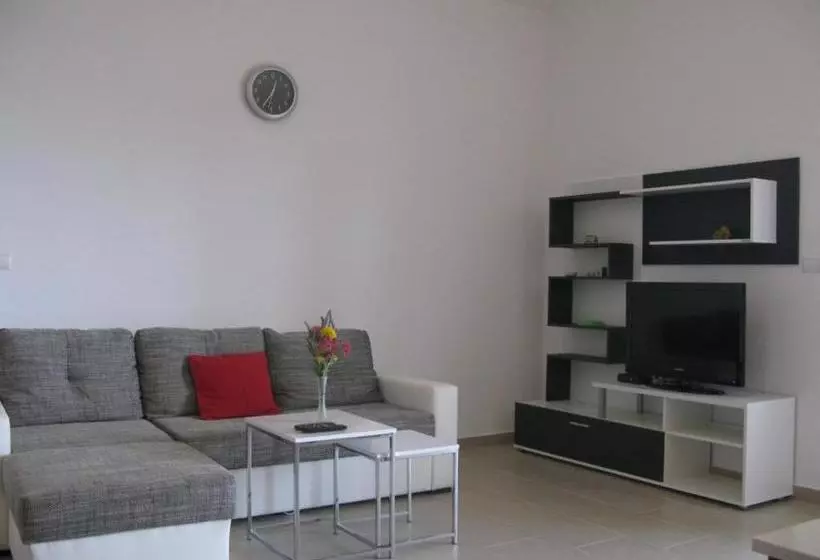 هتل Apartments Orhideja
