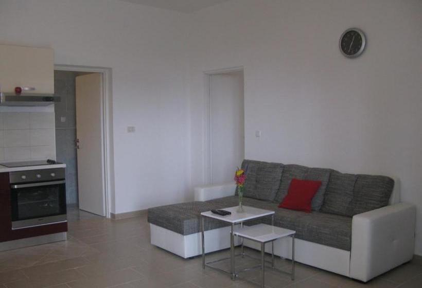 בית מלון כפרי Apartments Orhideja