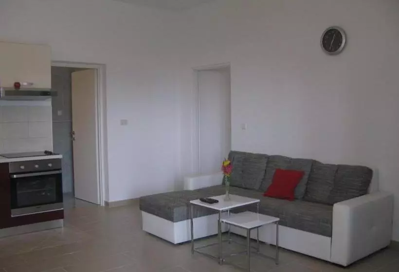 هتل Apartments Orhideja