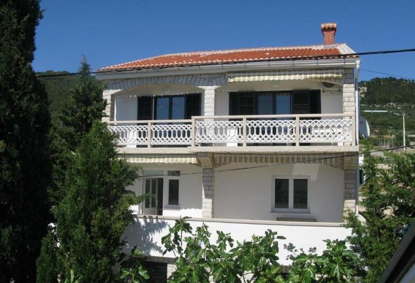 בית מלון כפרי Apartments Orhideja