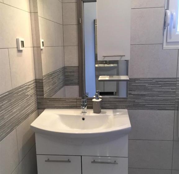 בית מלון כפרי Apartments Orhideja