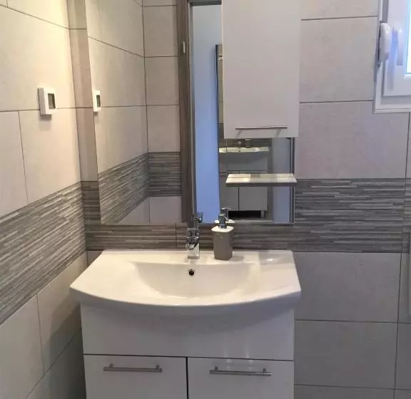 هتل Apartments Orhideja