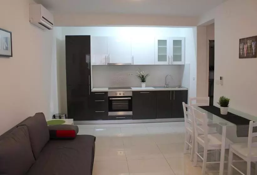 هتل Apartments Orhideja