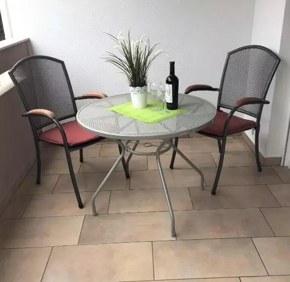 هتل Apartments Orhideja