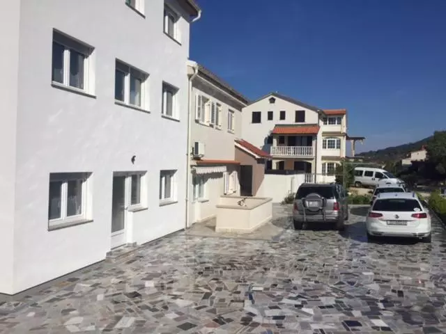هتل Apartments Orhideja